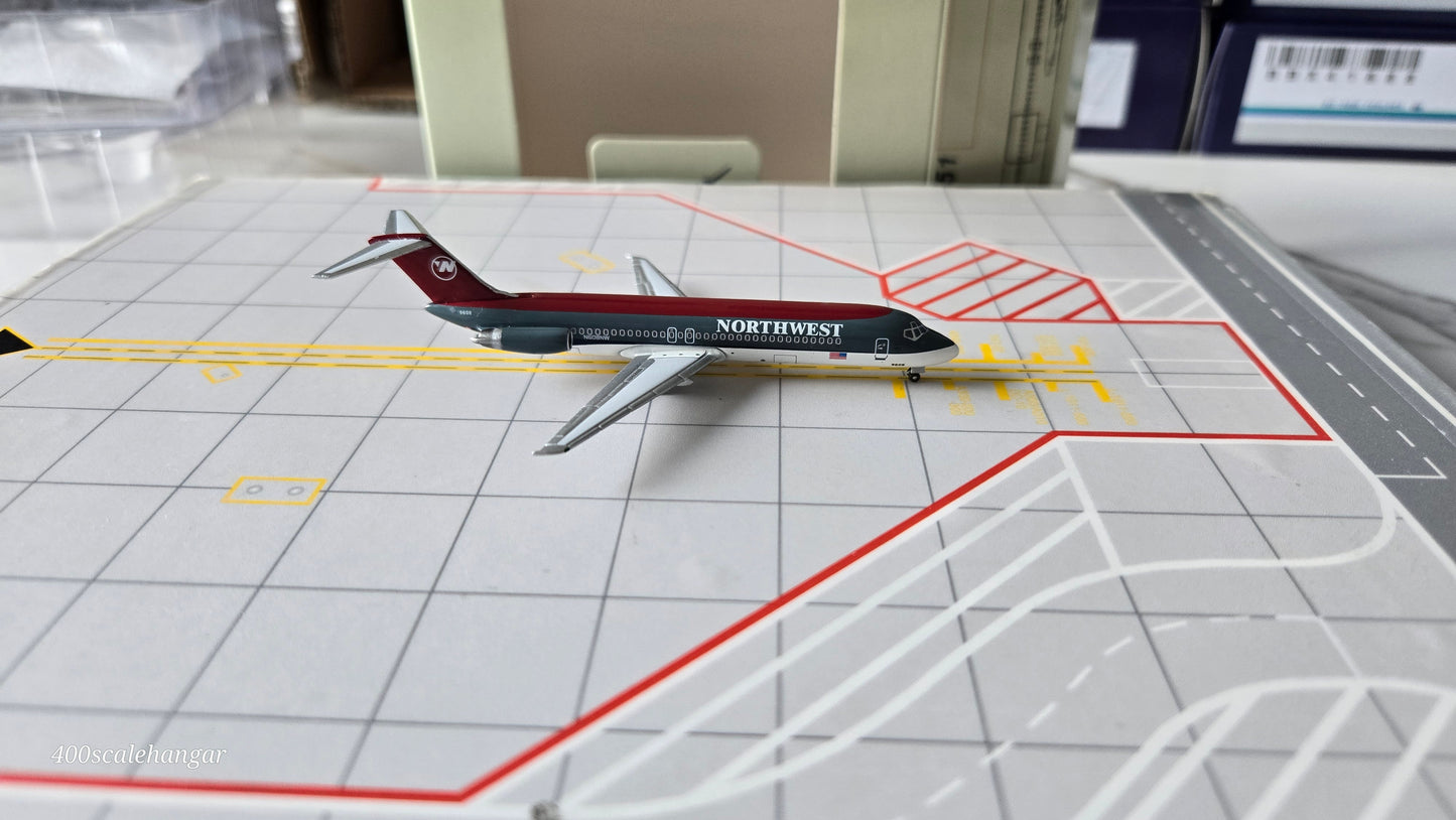 Aeroclassics Northwest Airlines Douglas DC-9-32 “Bowling Shoe” N608NW