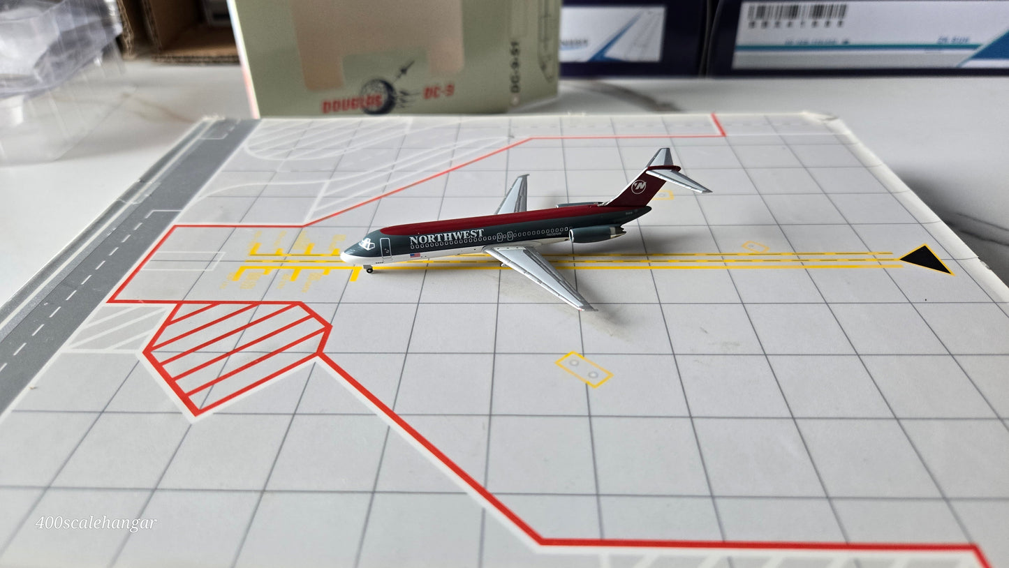 Aeroclassics Northwest Airlines Douglas DC-9-32 “Bowling Shoe” N608NW