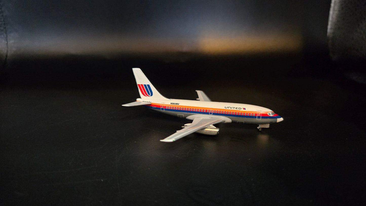 Aeroclassics United Boeing 737-200 “Saul Bass” N9038U
