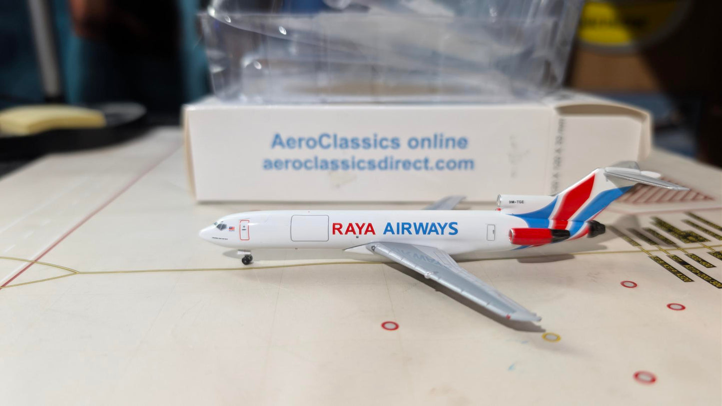 Aeroclassics Raya Airways B727-200 9M-TGE in 1.400 Scale.