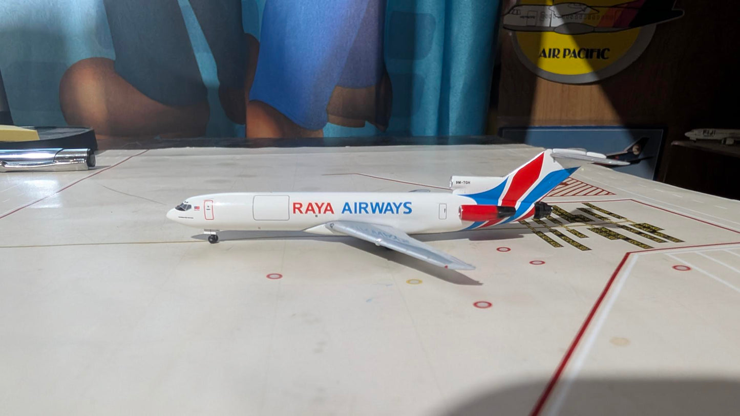 Aeroclassics Raya Airways B727-200 9M-TGH in 1.400 Scale.