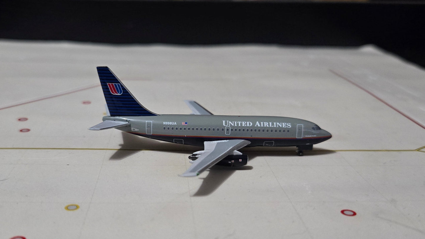 Aeroclassics United Airlines Boeing 737-200 “Battleship” N998UA