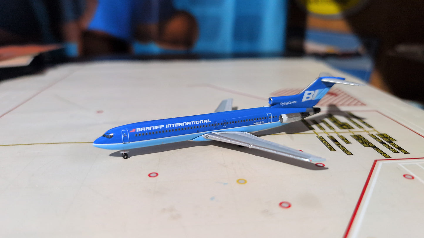 Aeroclassics Braniff B727-200 N406BN in 1.400 scale.