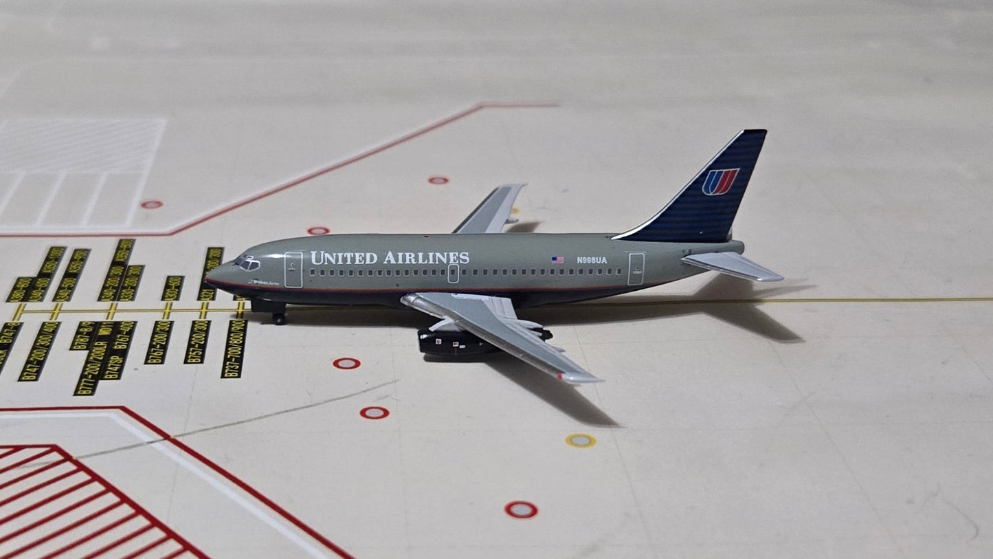 Aeroclassics United Airlines Boeing 737-200 “Battleship” N998UA
