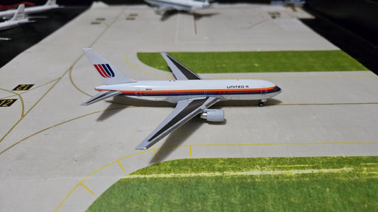 Aeroclassics United Airlines B767-200 N601UA