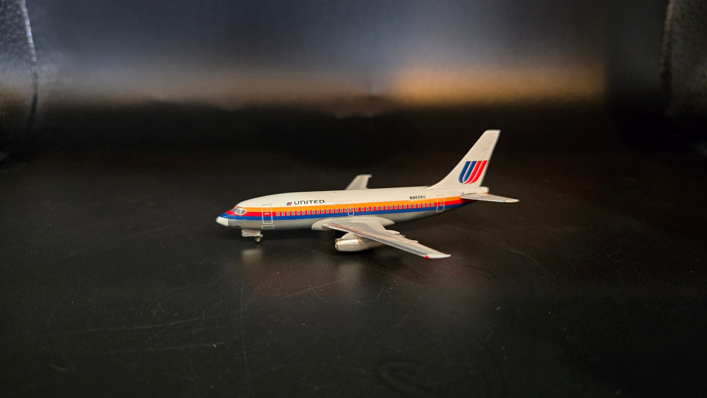 Aeroclassics United Boeing 737-200 “Saul Bass” N9038U