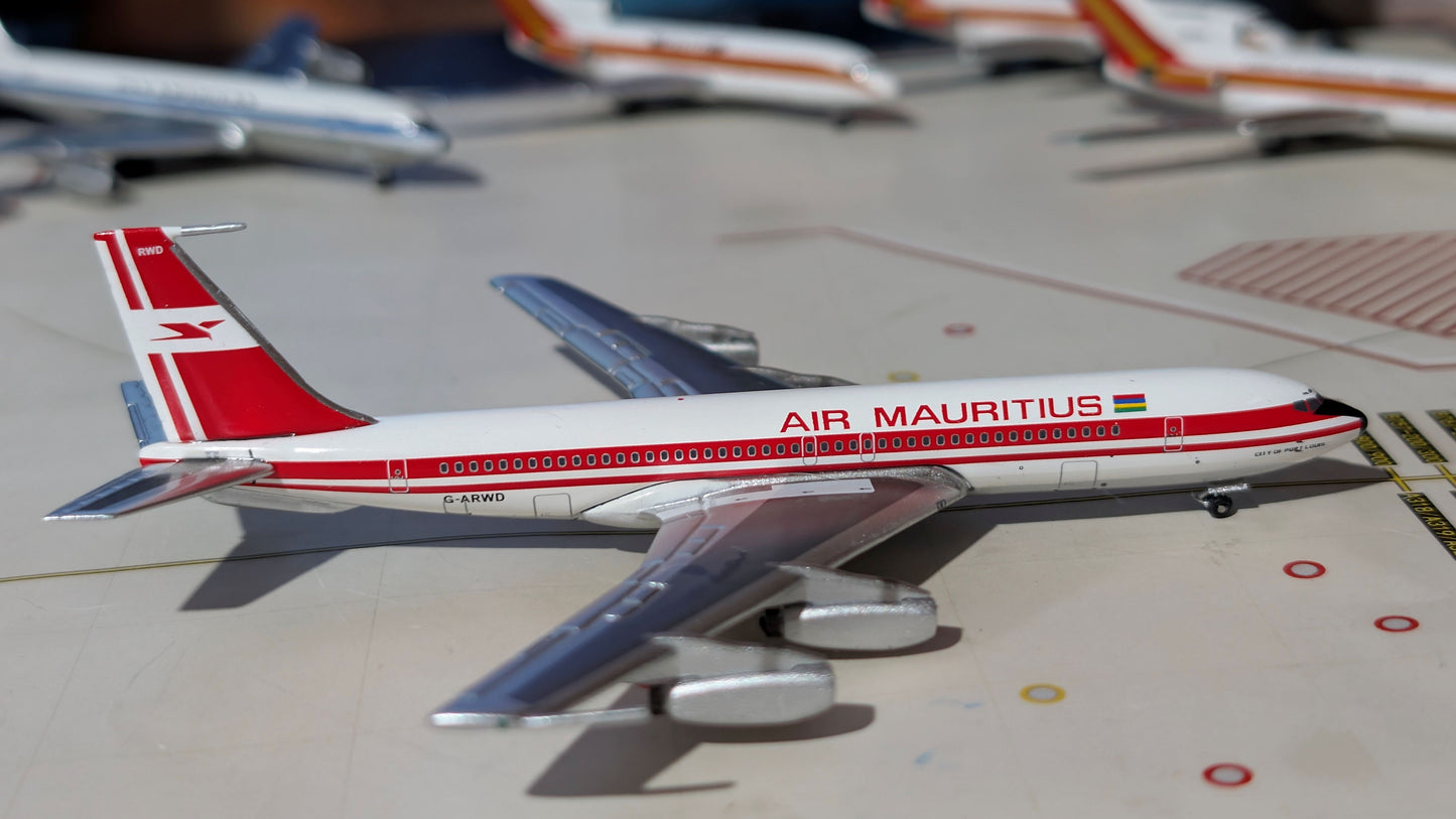 Aeroclassics Air Mauritius B707-420 G-ARWD in 1.400 scale.