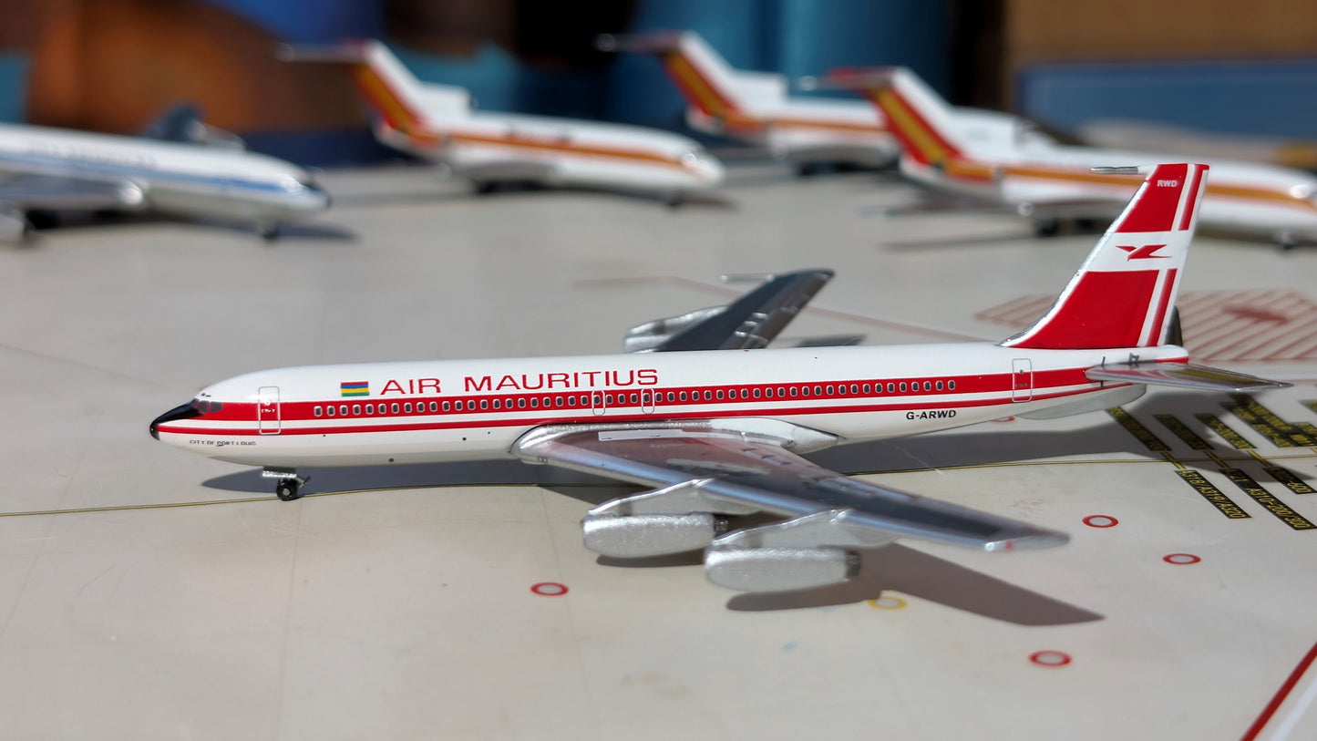 Aeroclassics Air Mauritius B707-420 G-ARWD in 1.400 scale.