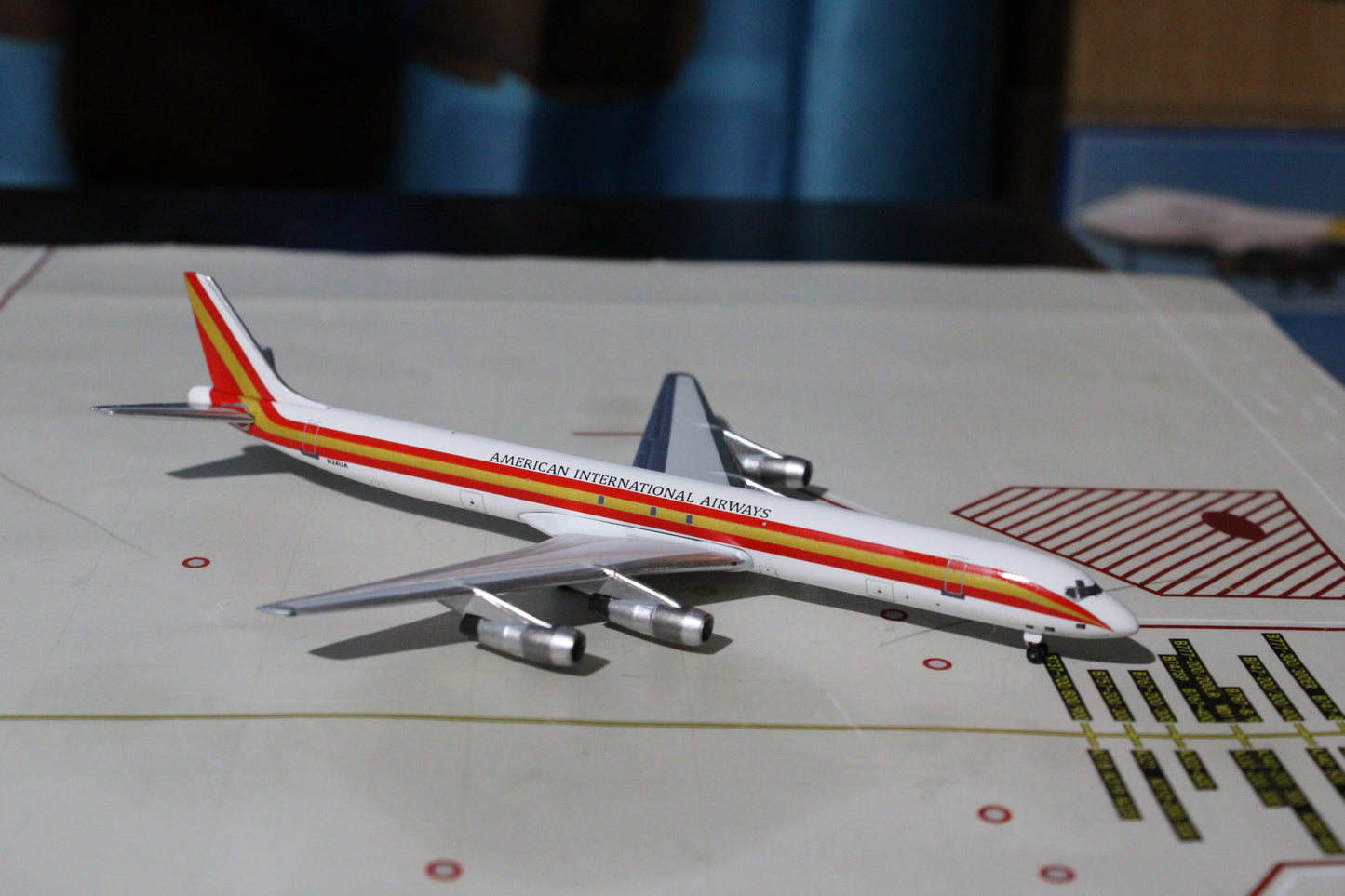 Aeroclassics American International Airways DC-8-61 N24UA in 1.400 scale.
