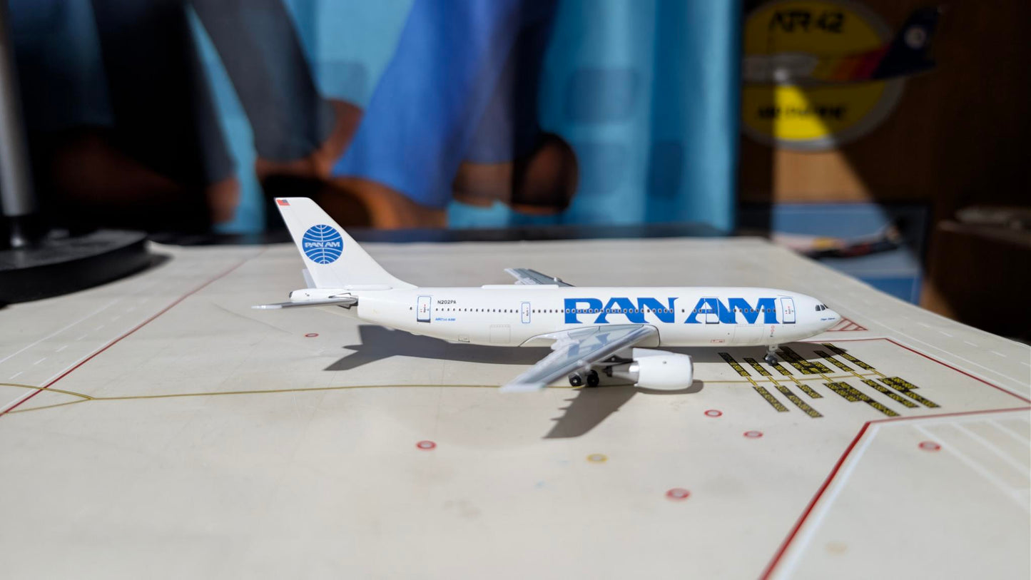 Aeroclassics Pan Am A300 N202PA in 1.400 scale.