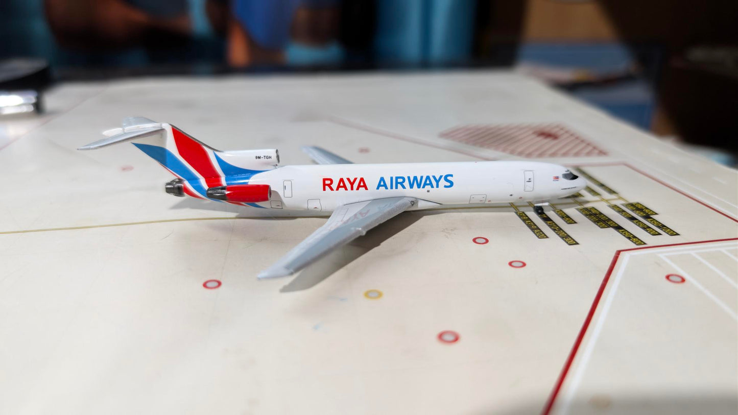 Aeroclassics Raya Airways B727-200 9M-TGH in 1.400 Scale.