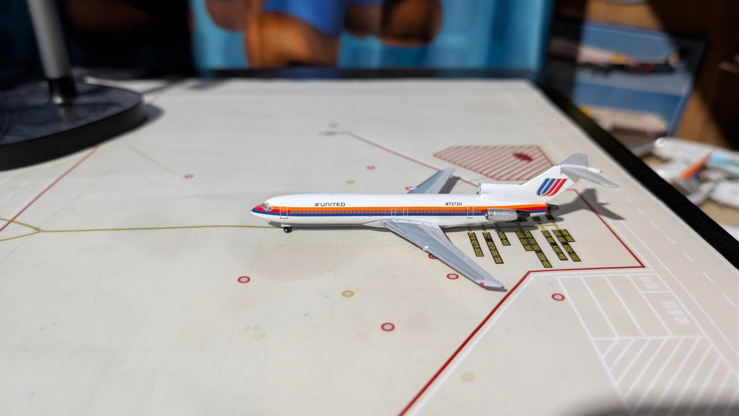 Aeroclassics United Airlines B727-200 N7272U in 1.400 scale.