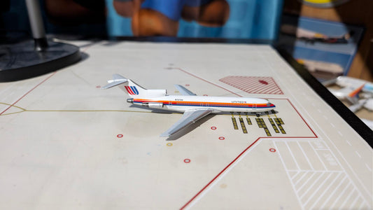 Aeroclassics United Airlines B727-200 N7272U in 1.400 scale.