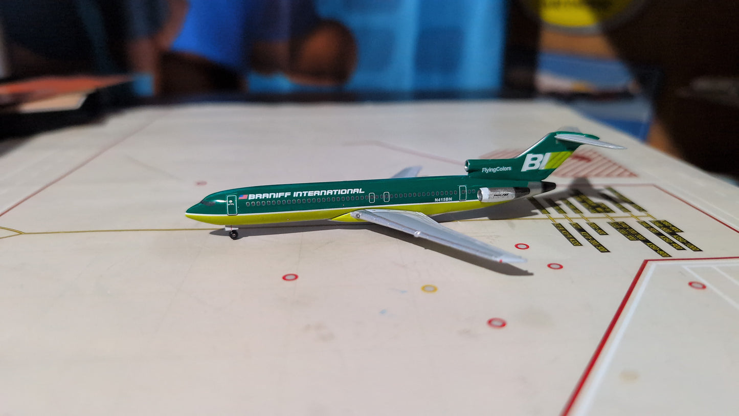 Aeroclassics Braniff B727-200 N415BN in 1.400 scale.