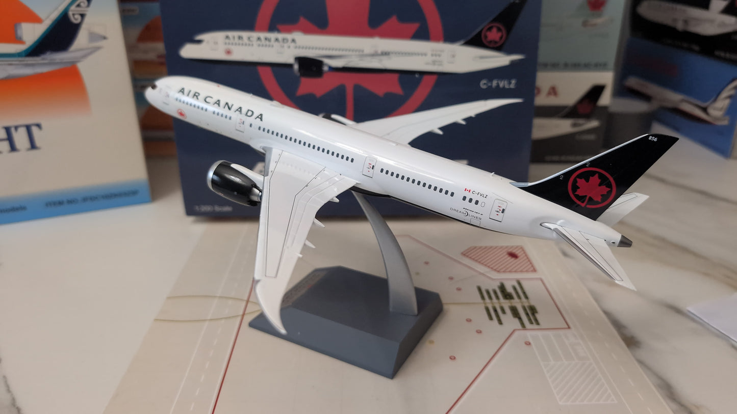 Inflight 200 Air Canada Boeing 787-9 Dreamliner "New Livery" C-FVLZ