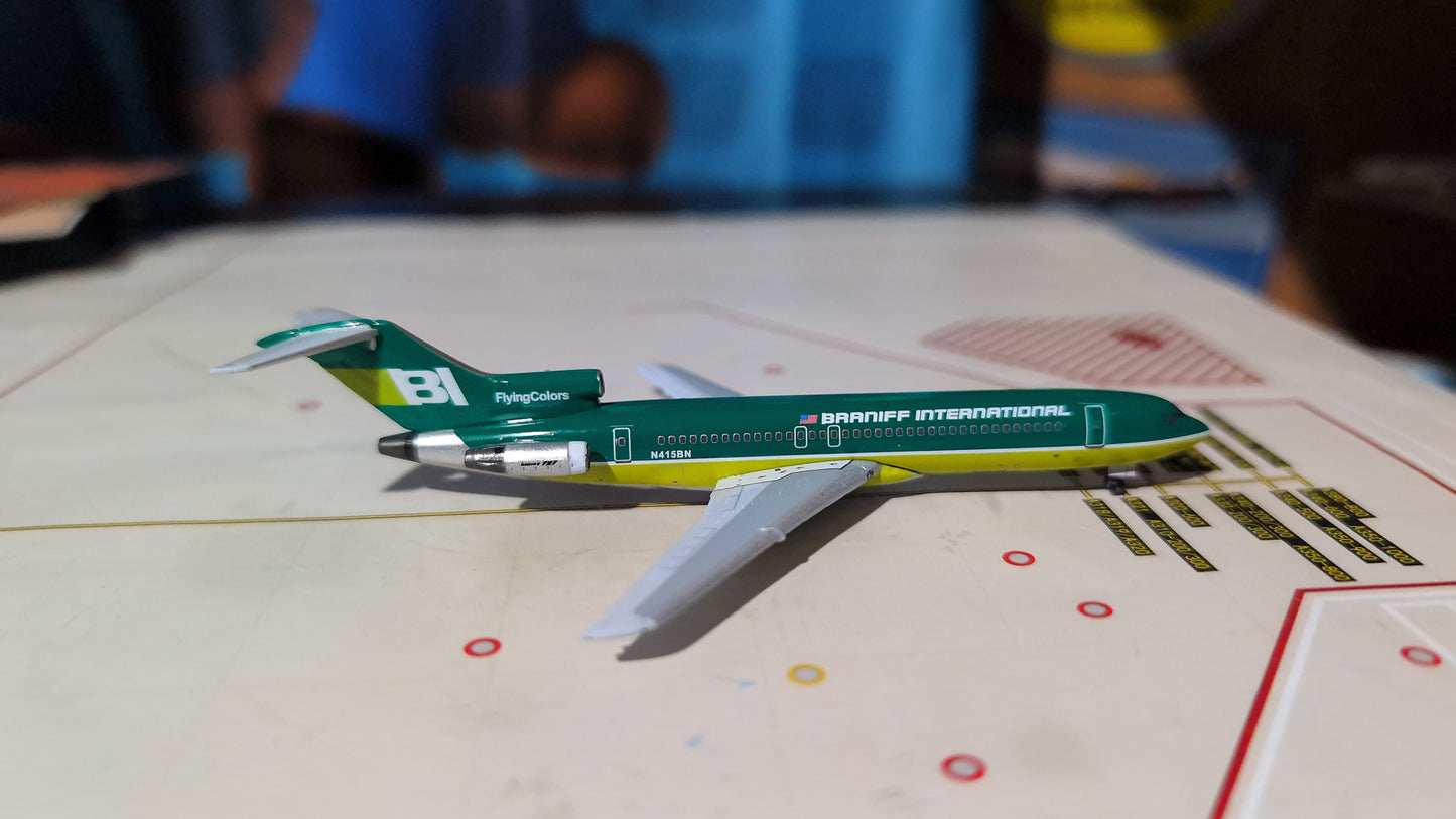Aeroclassics Braniff B727-200 N415BN in 1.400 scale.