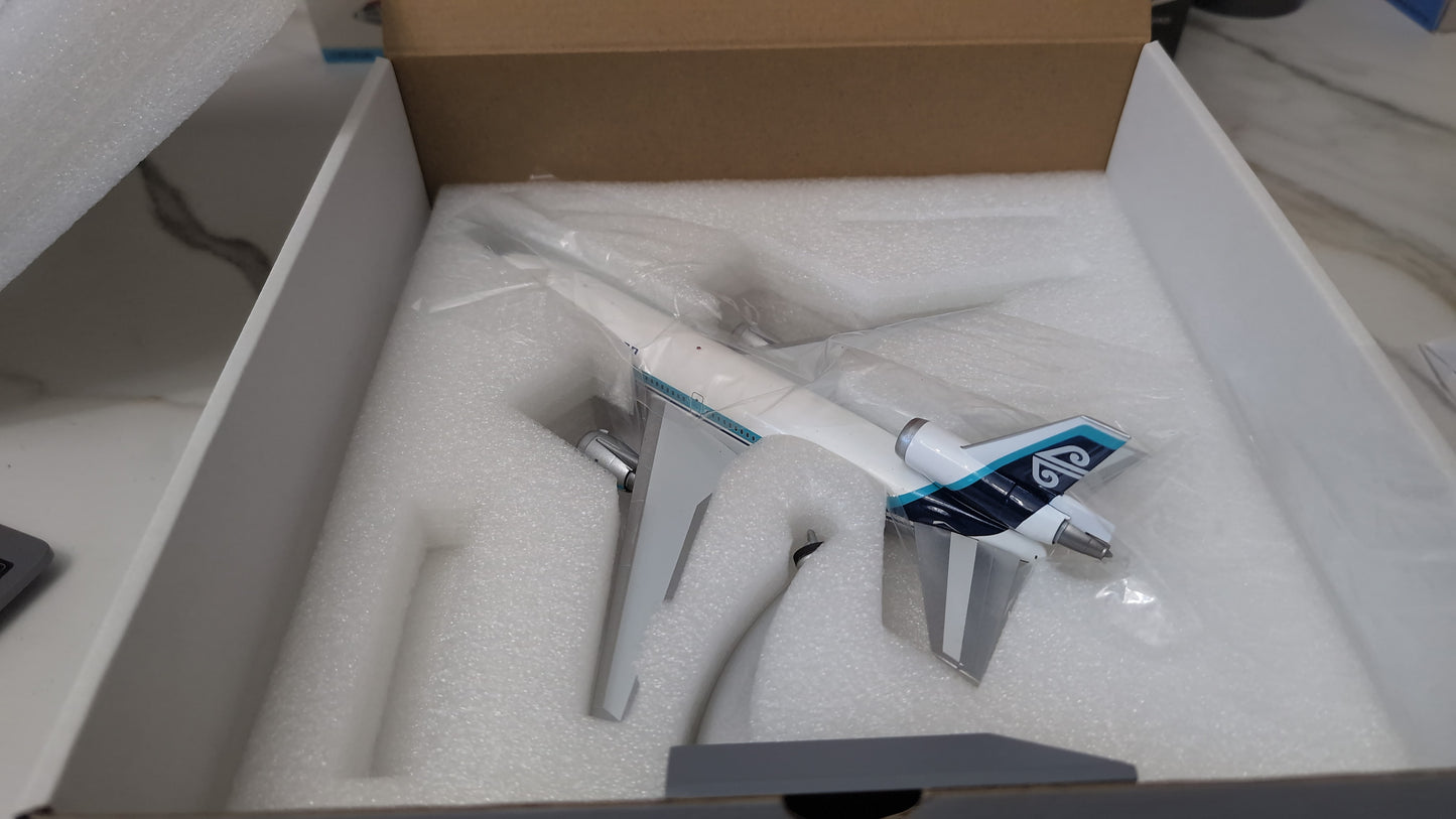 Inflight 200 Air New Zealand Douglas DC-10-30 ZK-NZT - 1/200