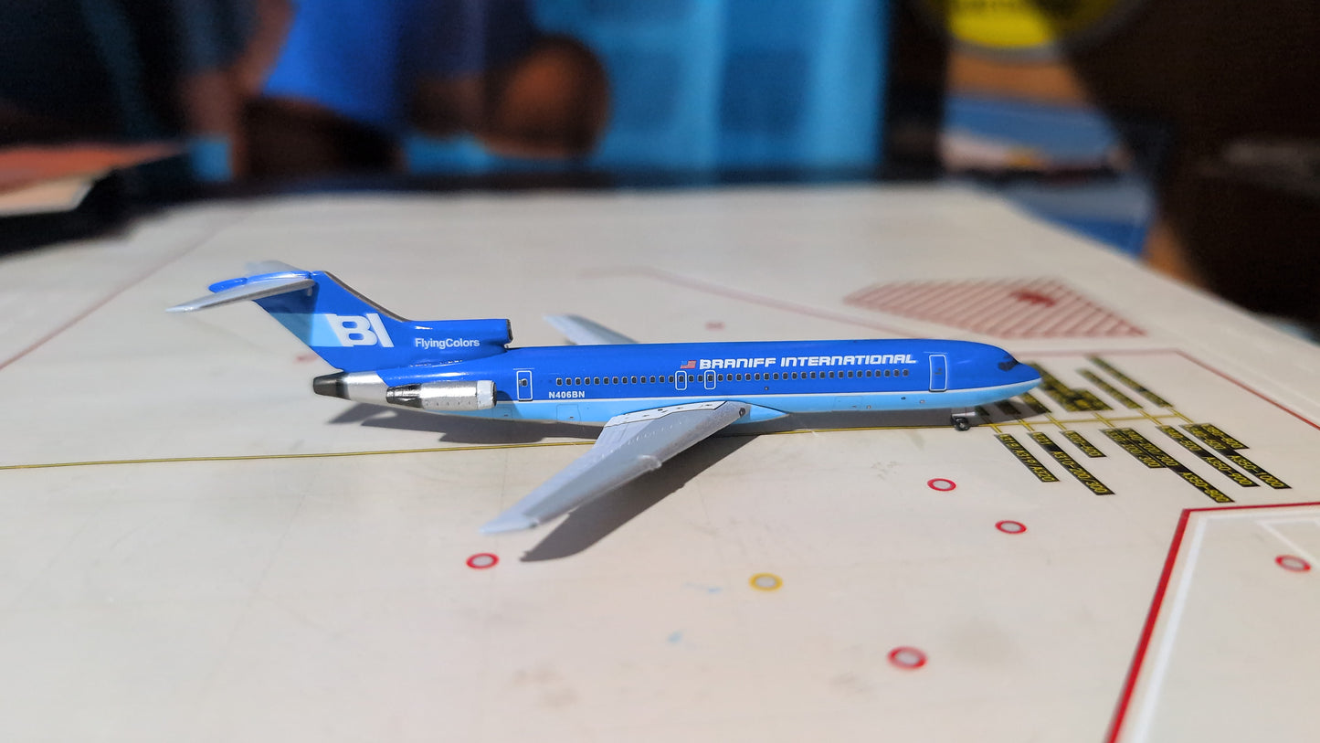 Aeroclassics Braniff B727-200 N406BN in 1.400 scale.